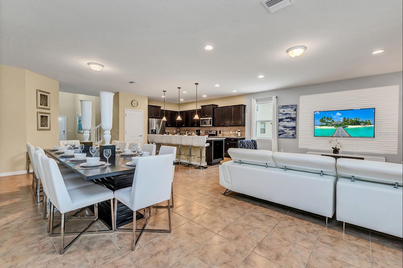 WINDSOR AT WESTSIDE - Residential