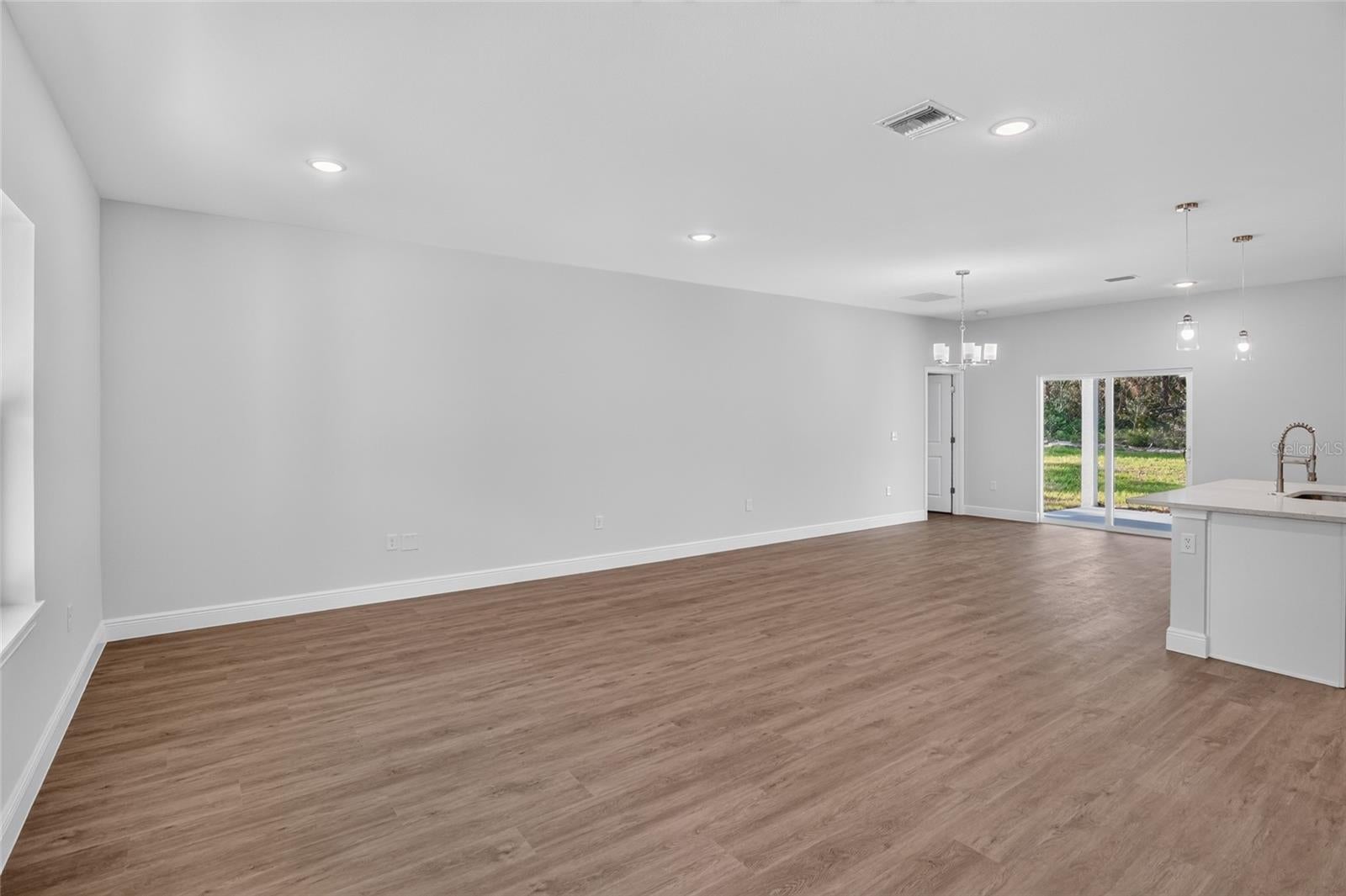 1325 W EVERGREEN DRIVE