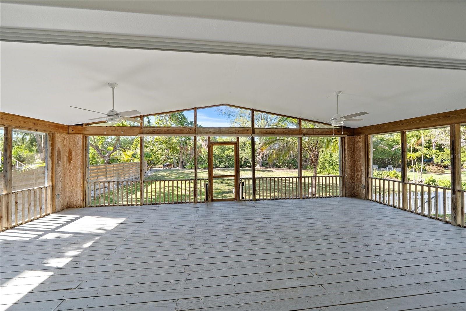 LONGBEACH ON LONGBOAT KEY - Land