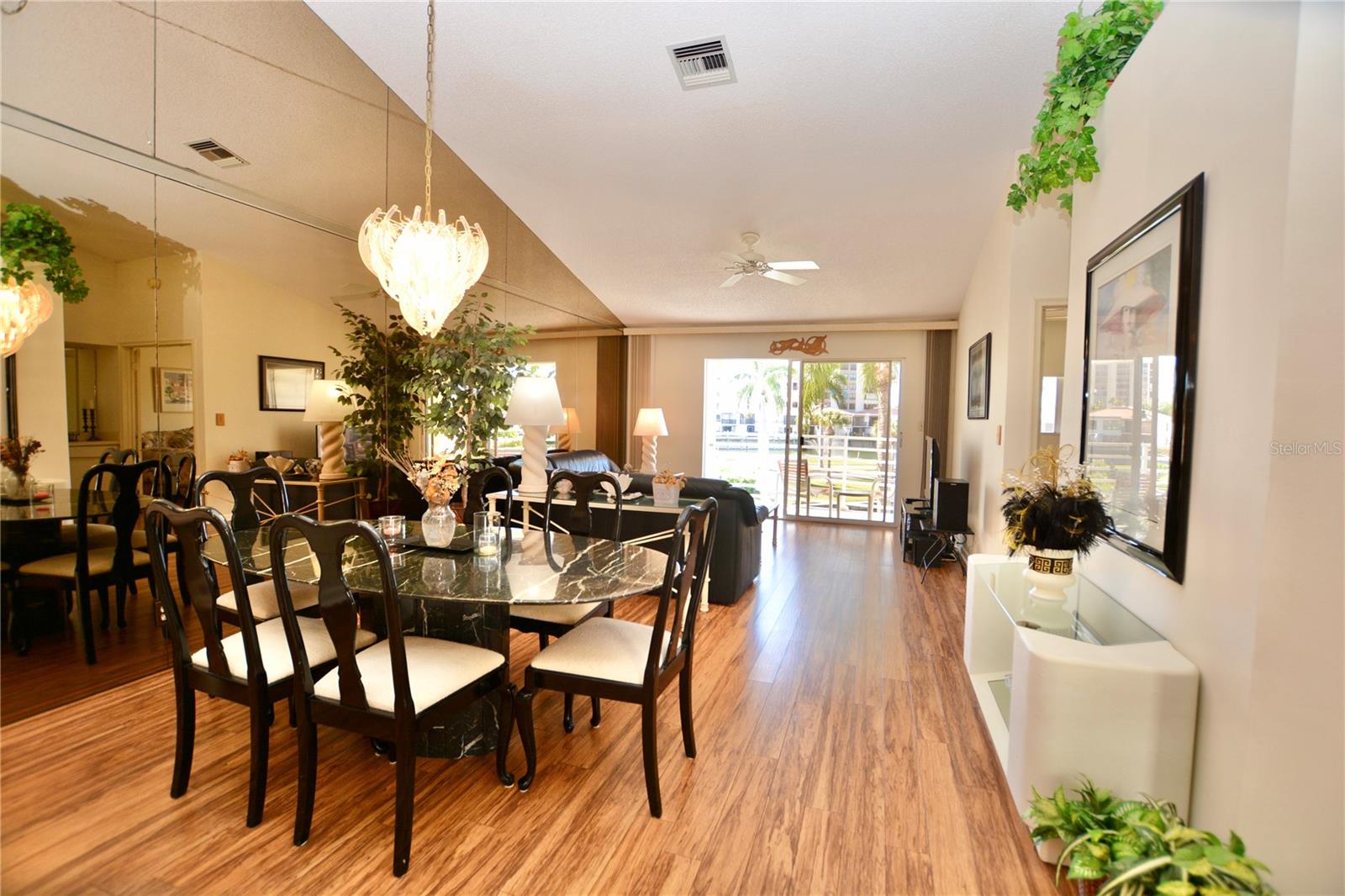 VISTA VERDE - Residential