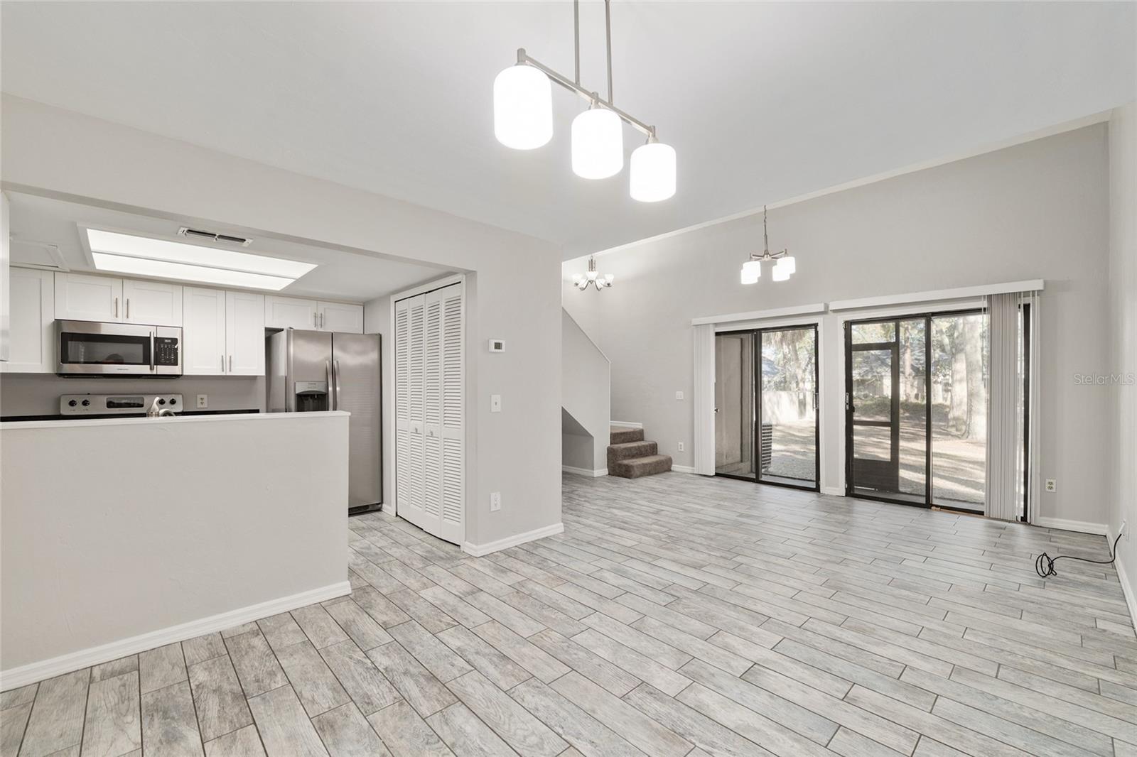 WOODSIDE VILLAS - Residential