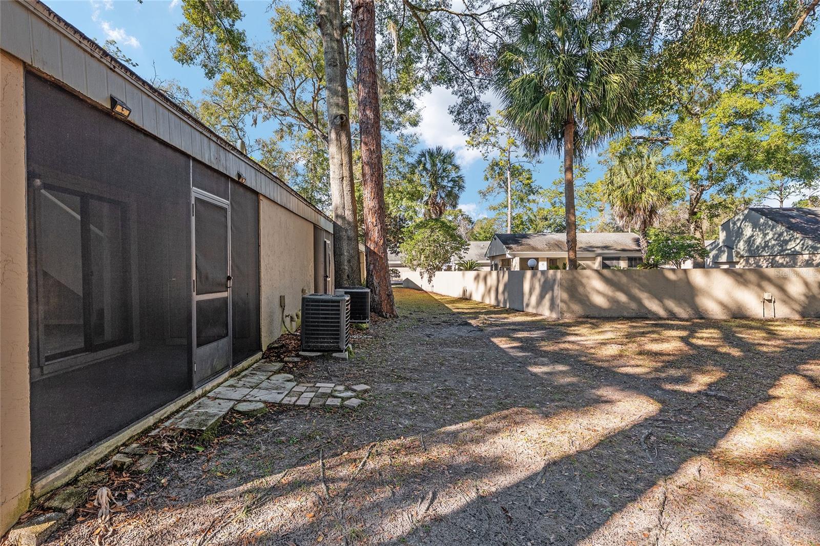 WOODSIDE VILLAS - Residential