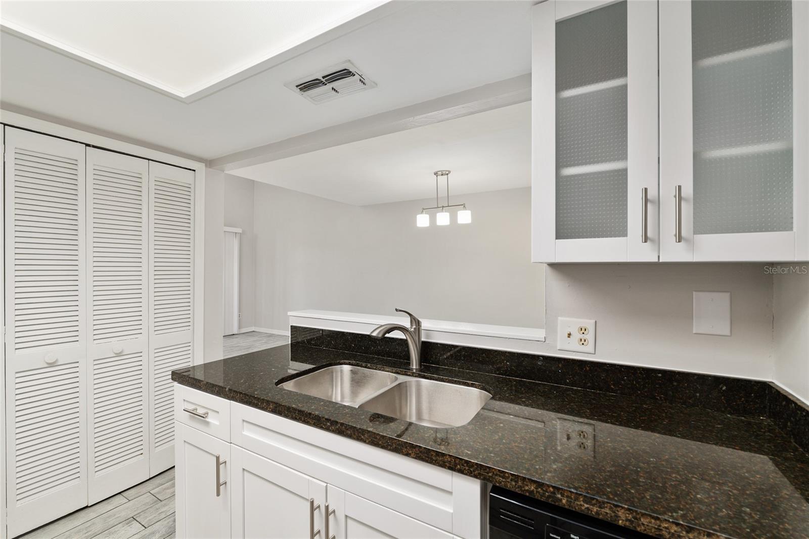 WOODSIDE VILLAS - Residential