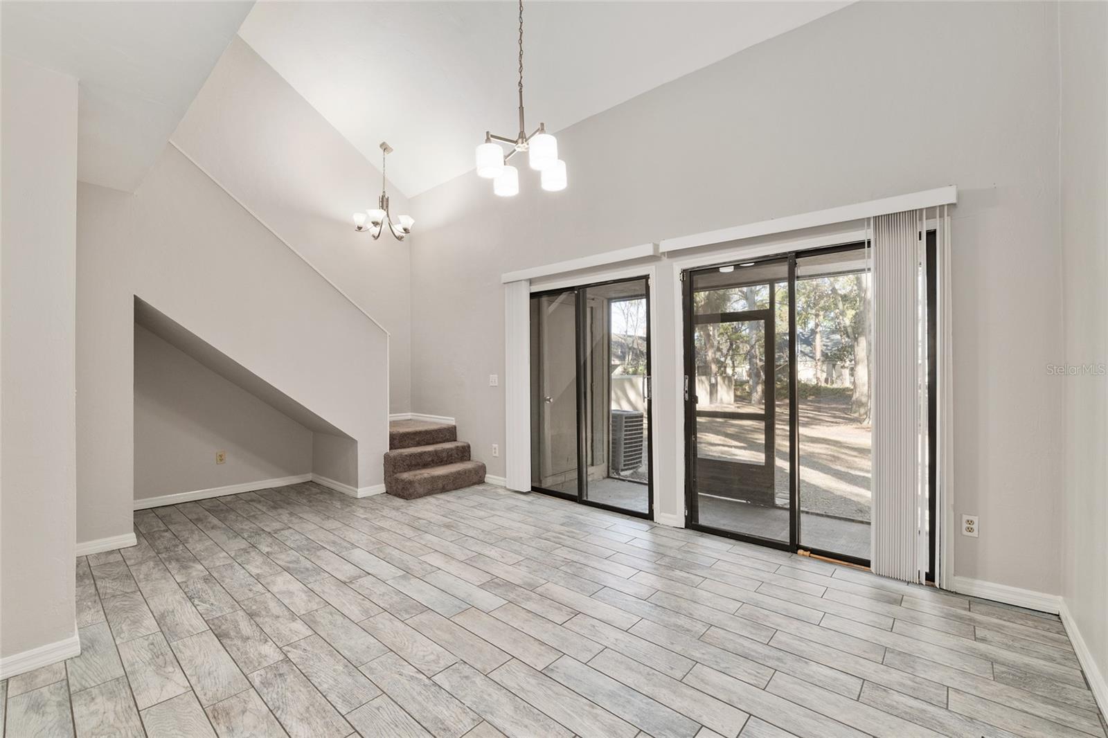 WOODSIDE VILLAS - Residential