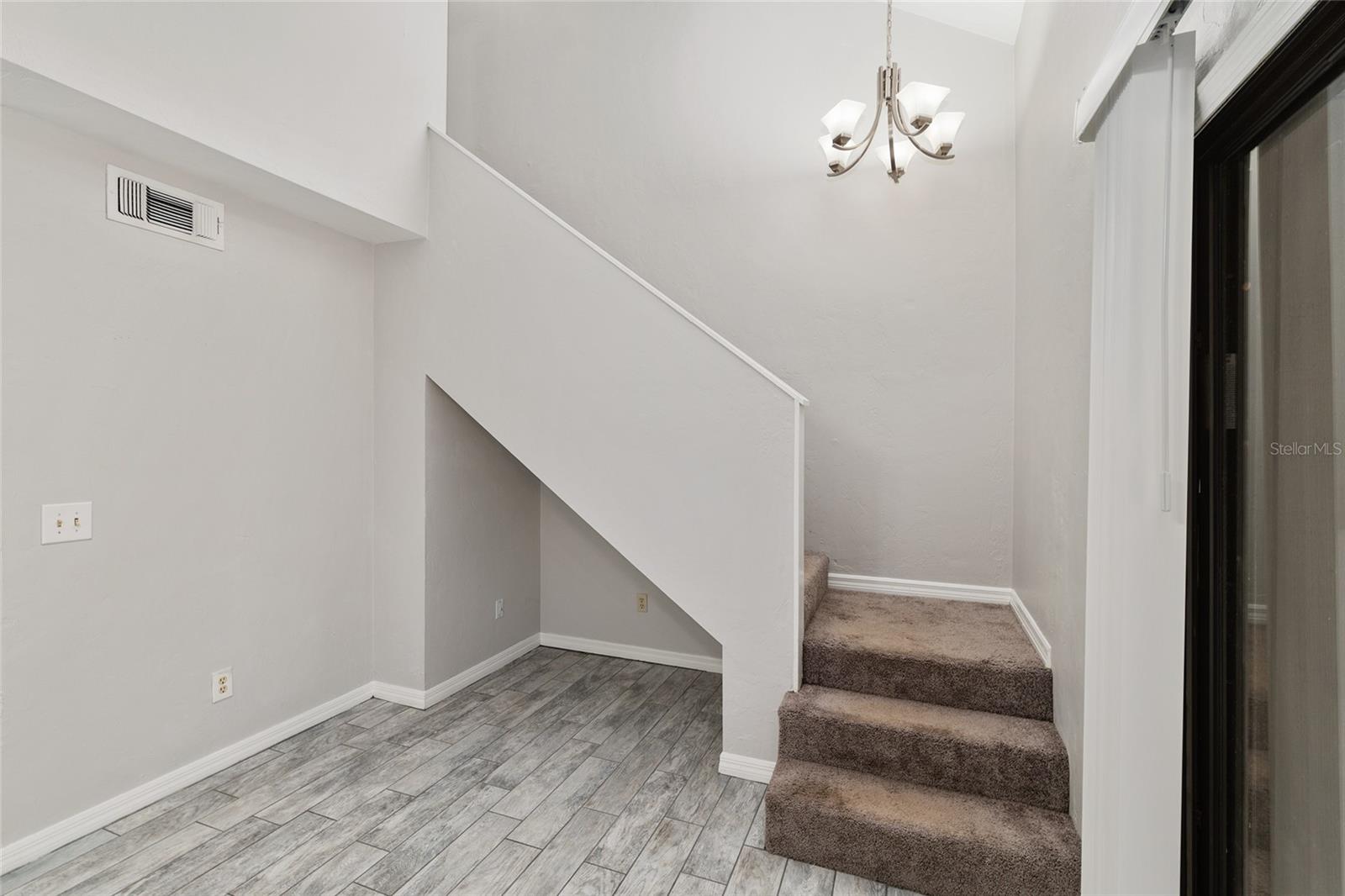 WOODSIDE VILLAS - Residential