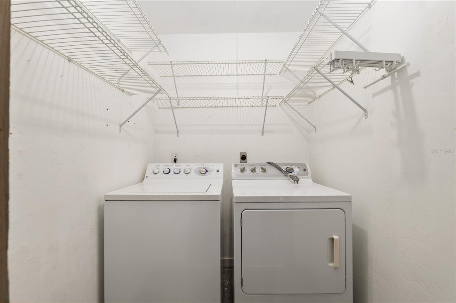 WOODSIDE VILLAS - Residential