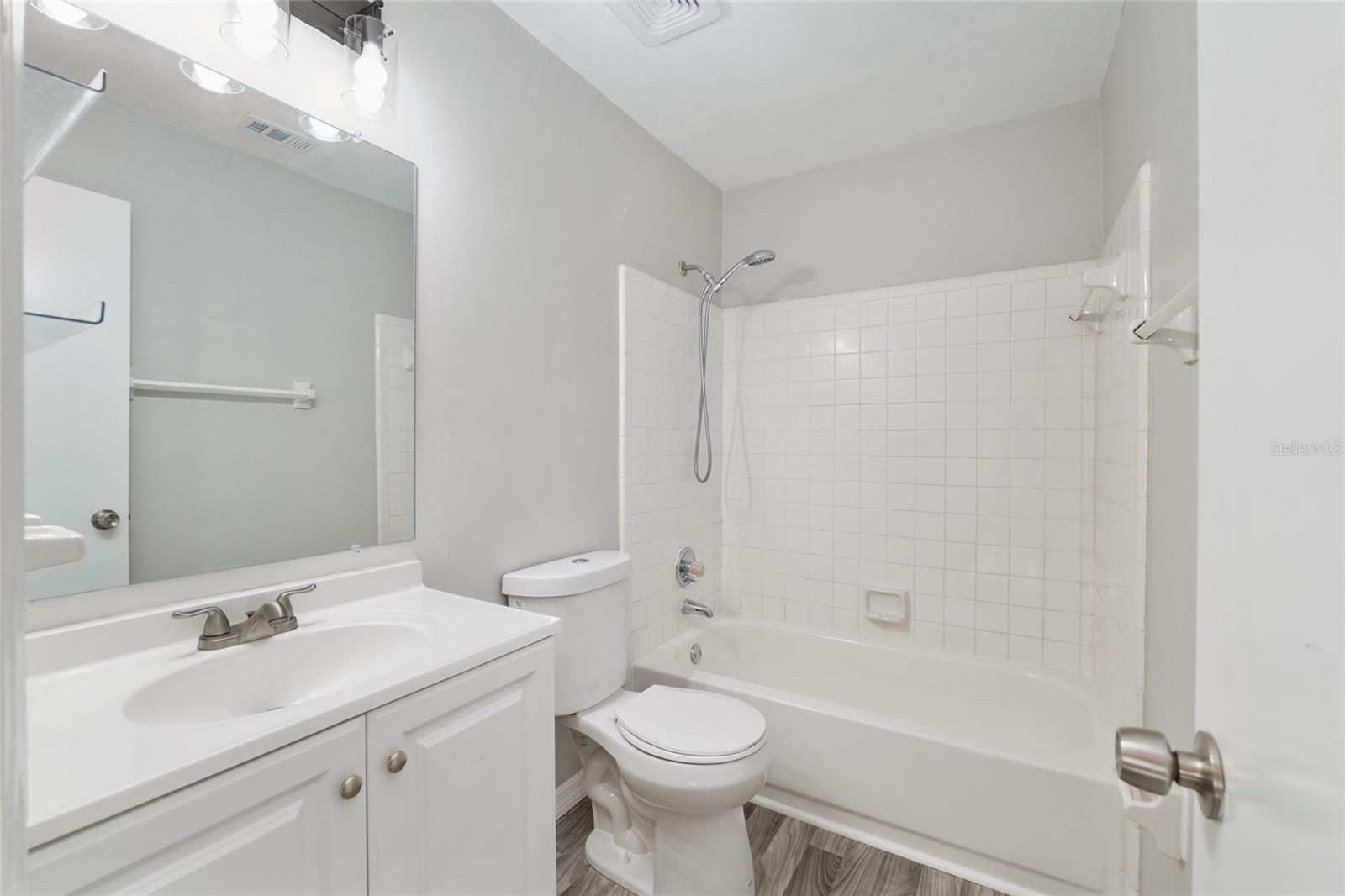 WOODSIDE VILLAS - Residential