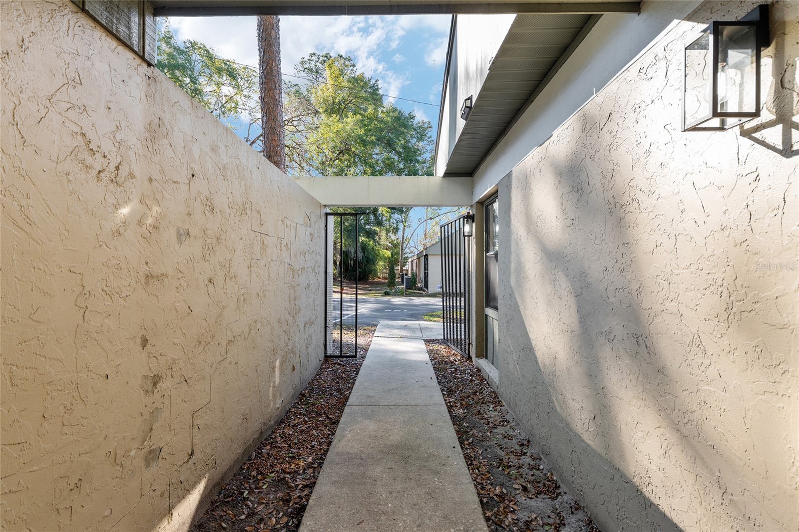 WOODSIDE VILLAS - Residential