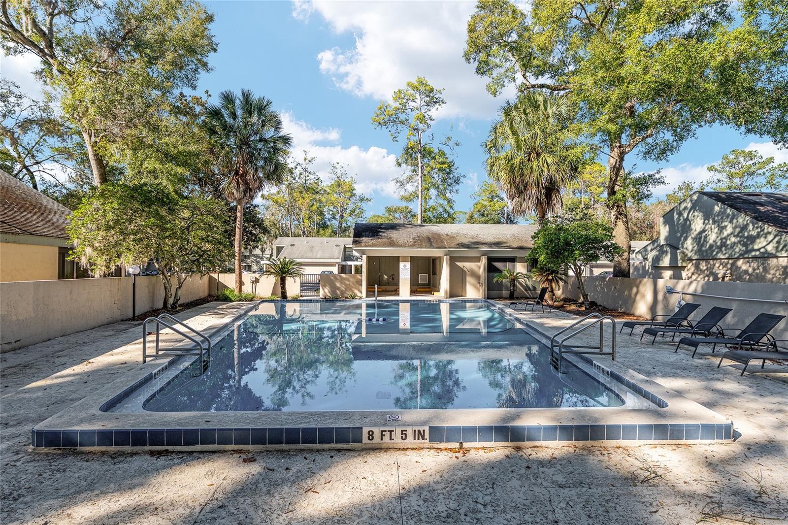 WOODSIDE VILLAS - Residential