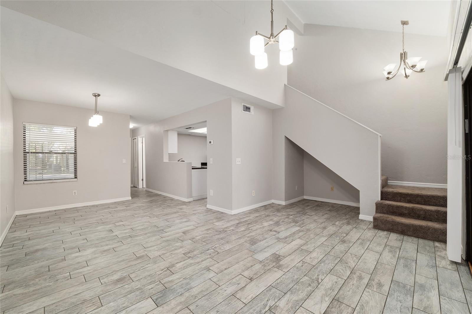 WOODSIDE VILLAS - Residential