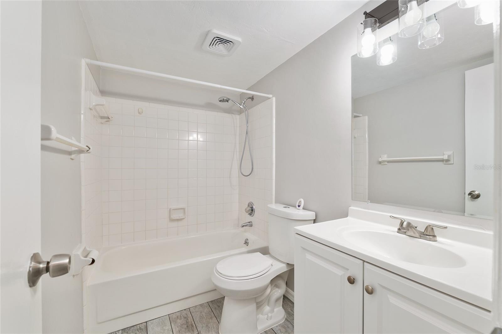 WOODSIDE VILLAS - Residential