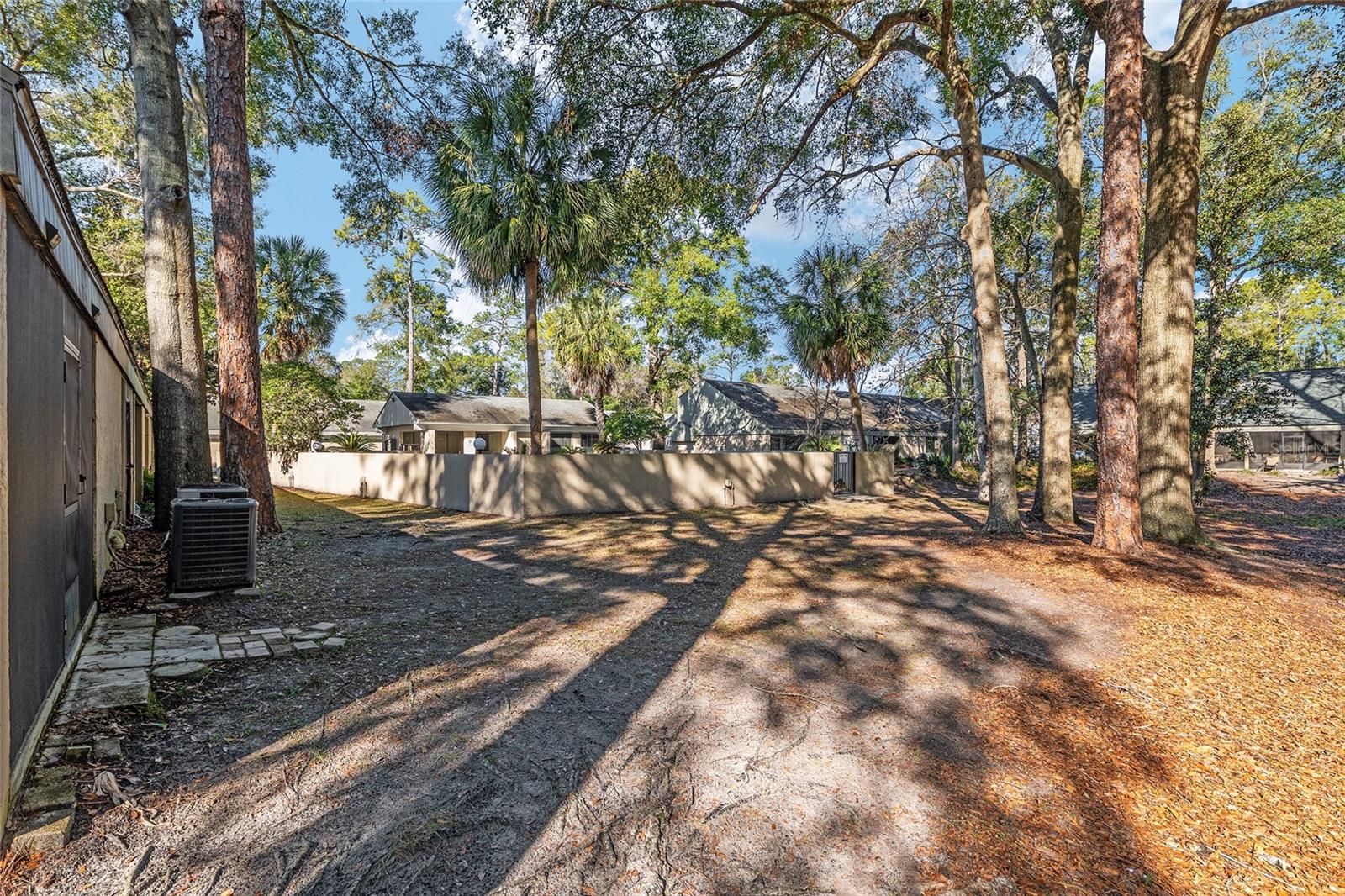 WOODSIDE VILLAS - Residential