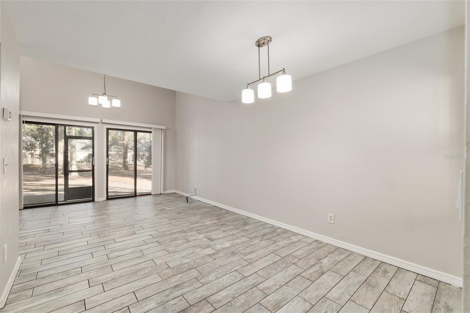 WOODSIDE VILLAS - Residential