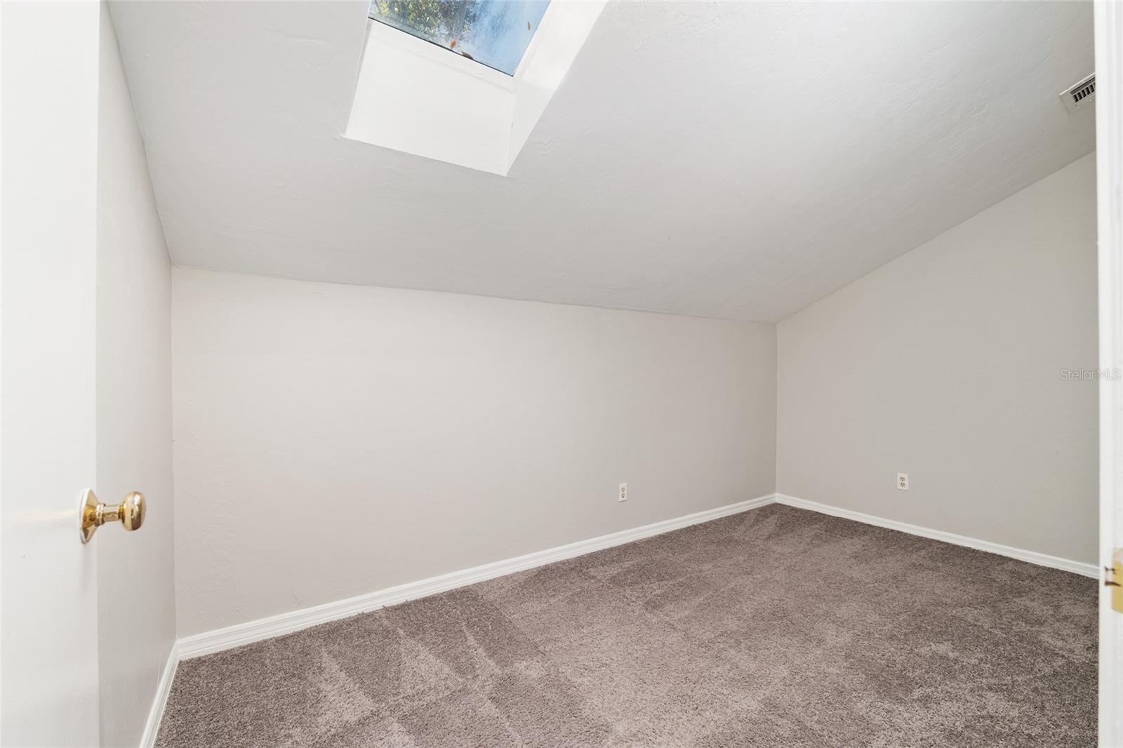 WOODSIDE VILLAS - Residential