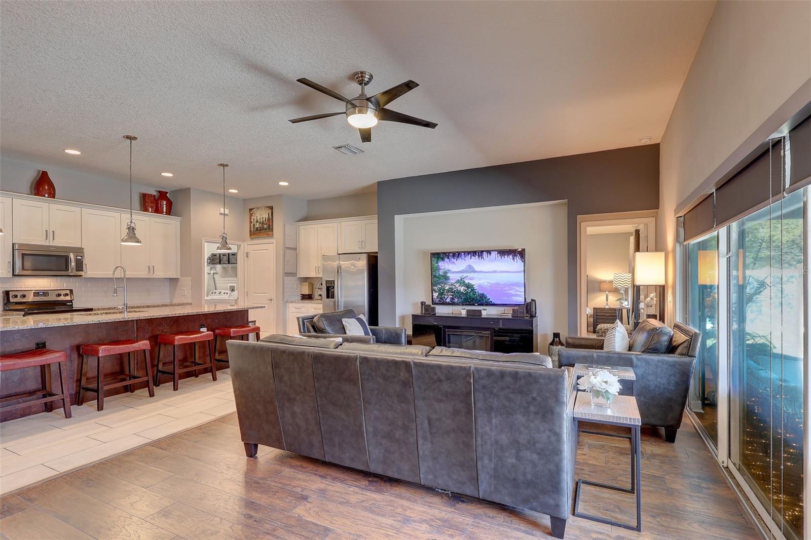 PRAIRIE OAKS SUB - Residential