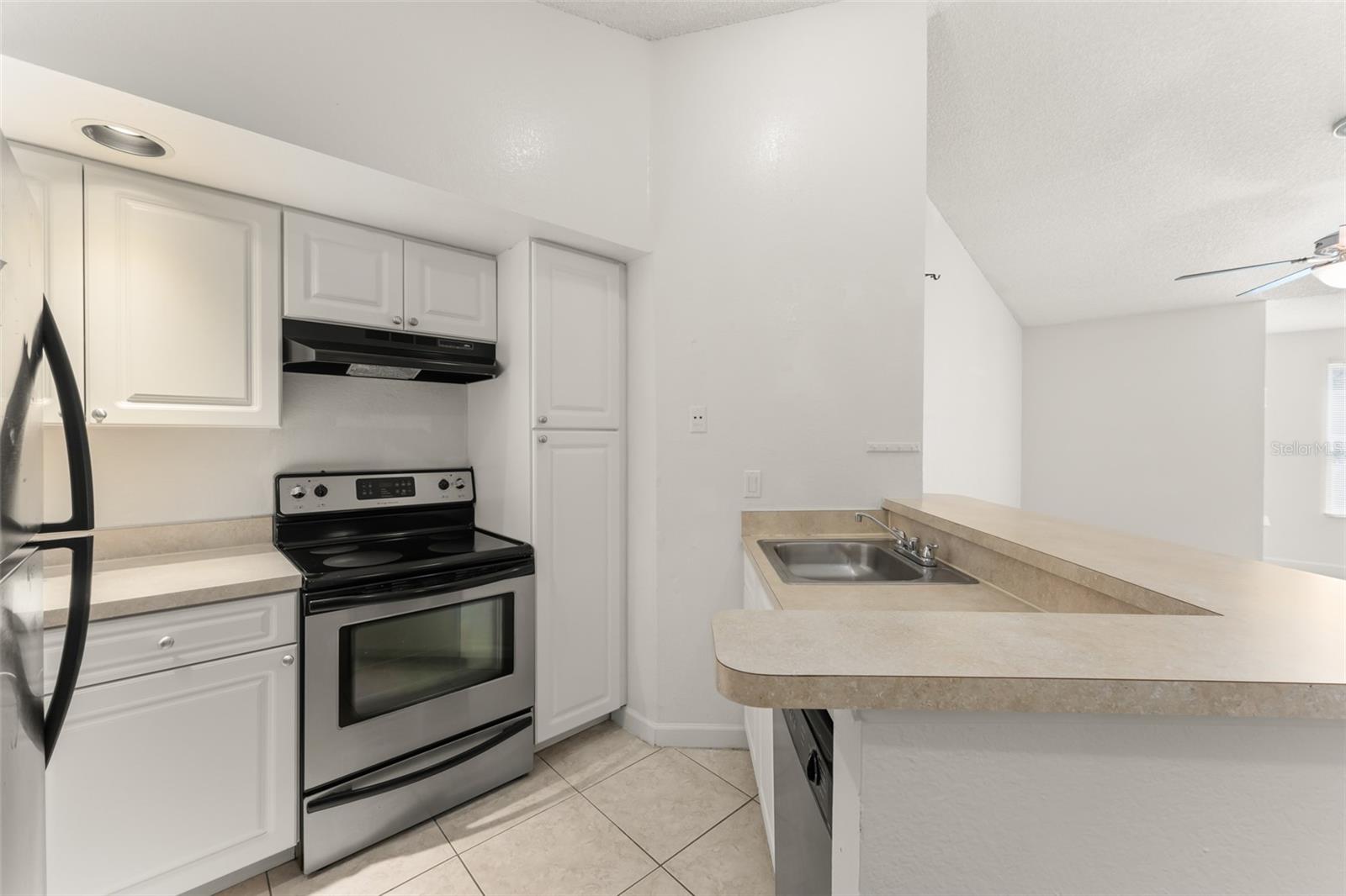 VENETIAN PLACE - Residential