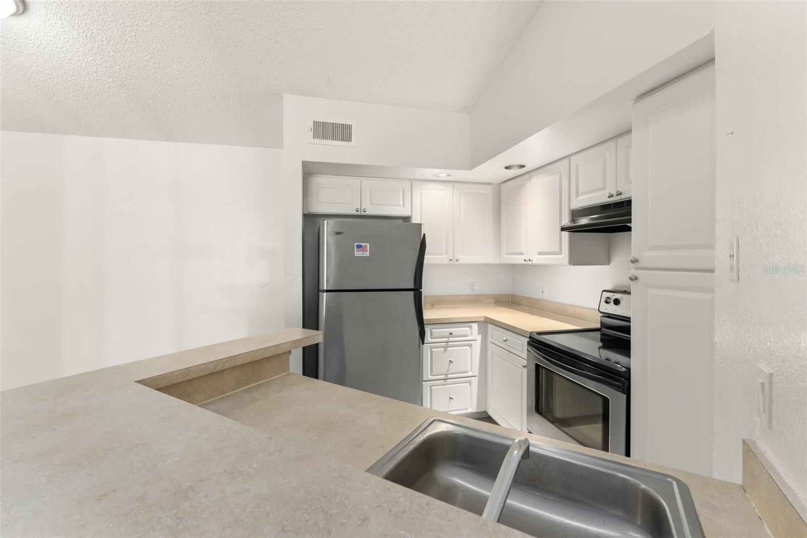 VENETIAN PLACE - Residential
