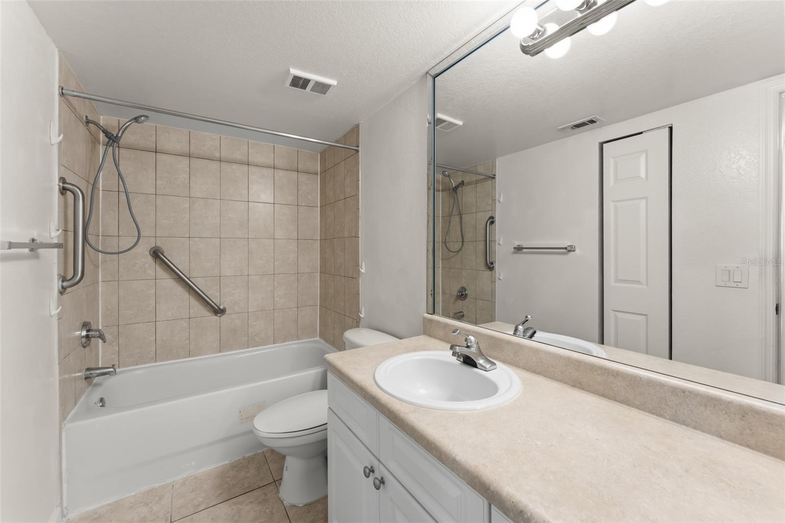 VENETIAN PLACE - Residential