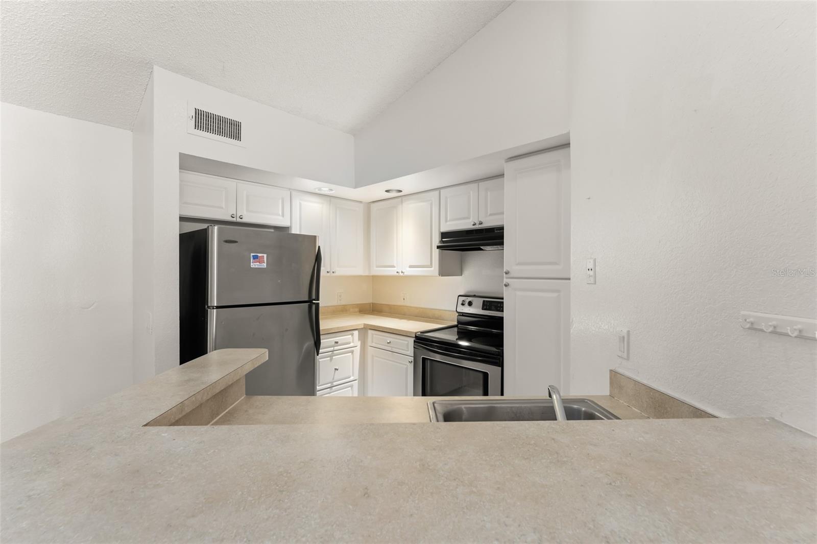 VENETIAN PLACE - Residential