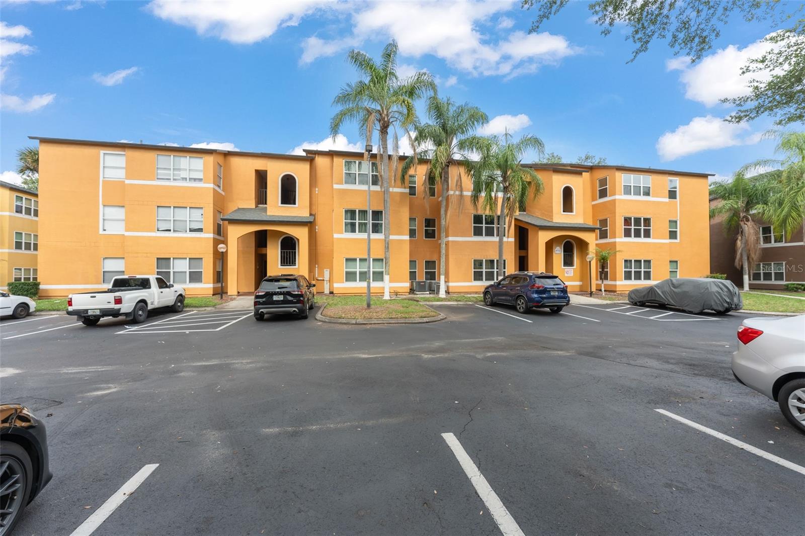 VENETIAN PLACE - Residential