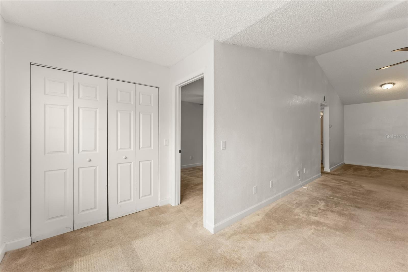 VENETIAN PLACE - Residential