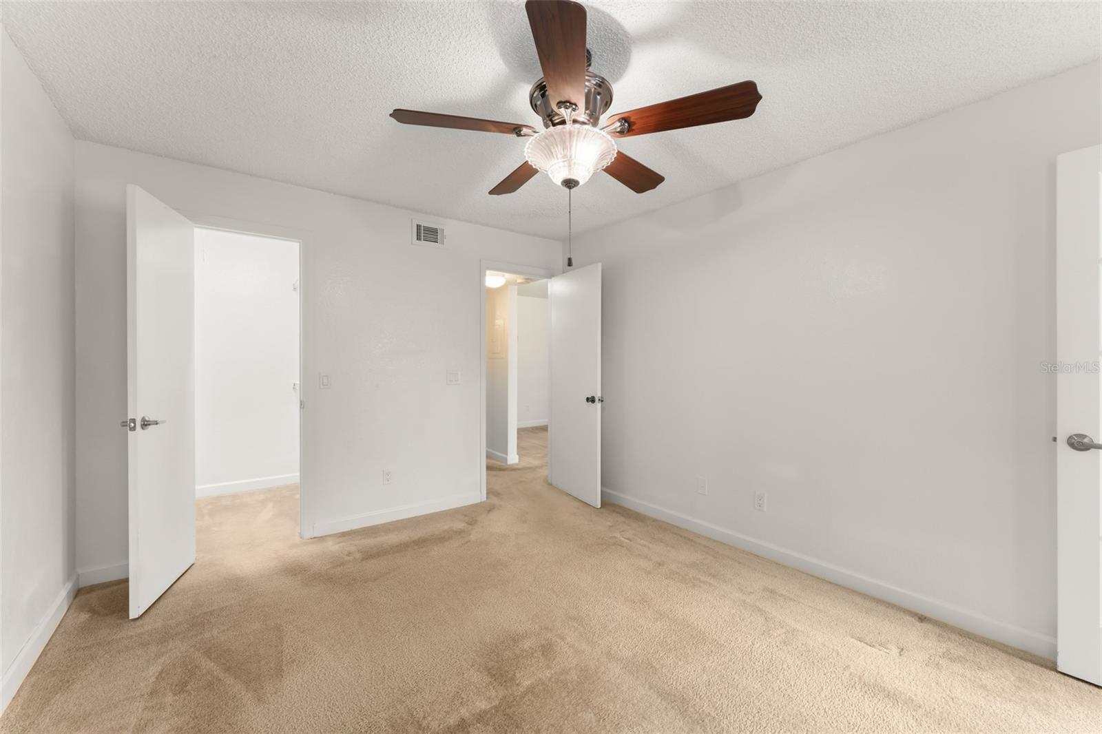 VENETIAN PLACE - Residential