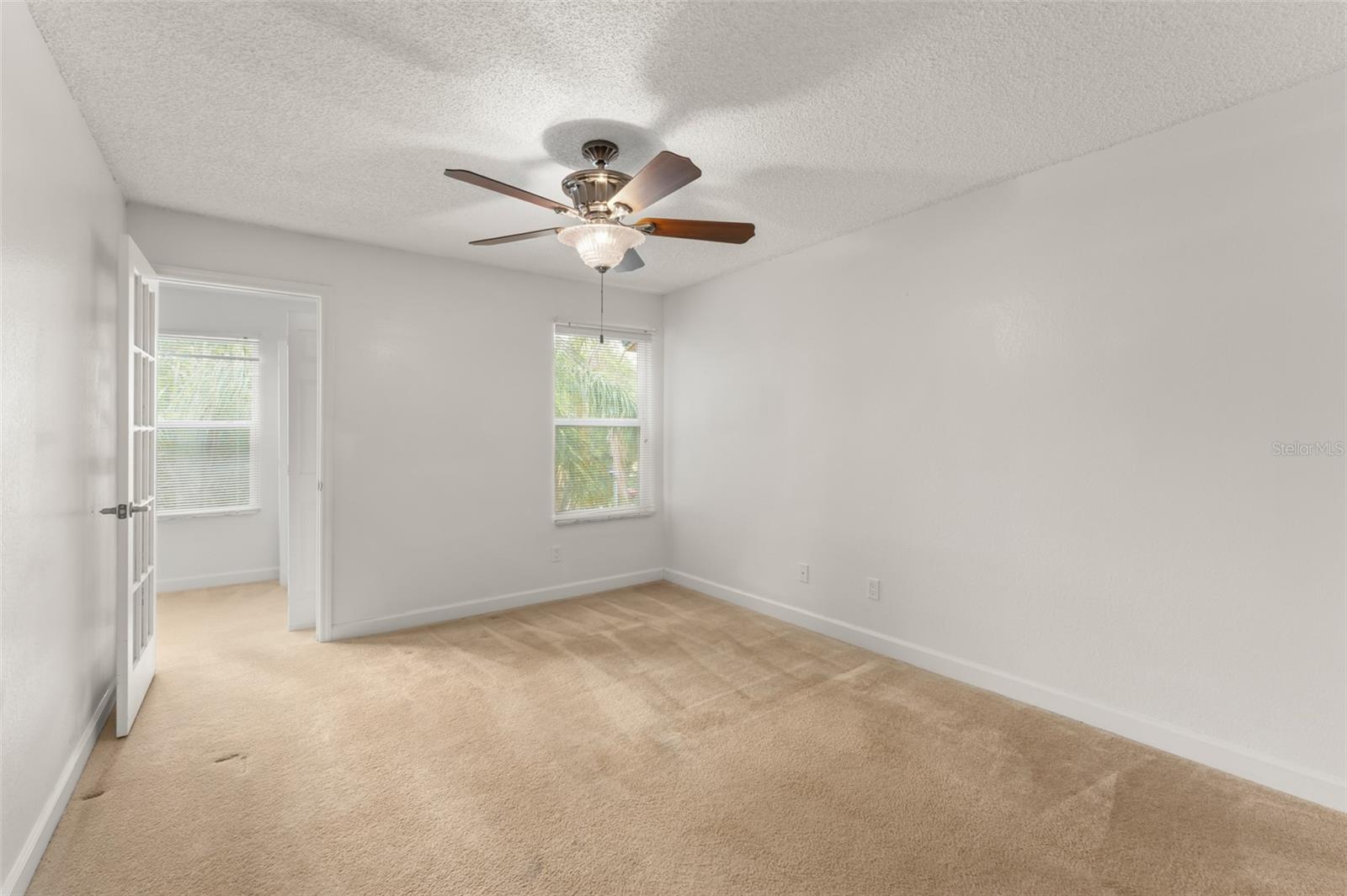 VENETIAN PLACE - Residential