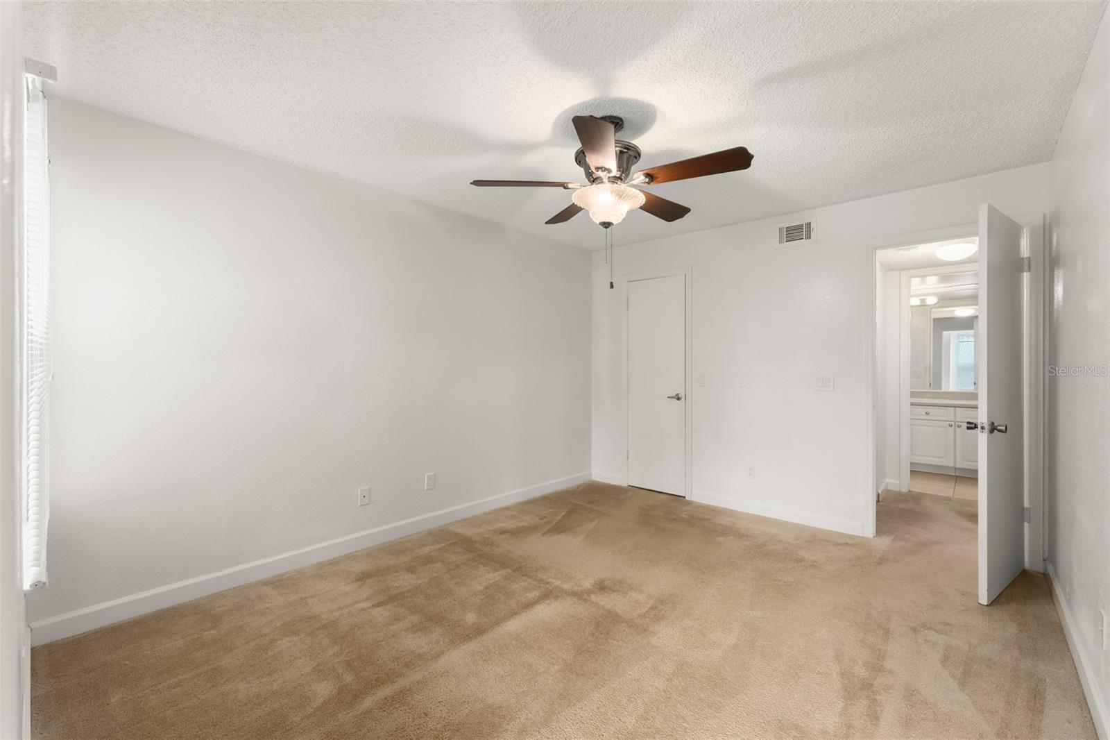 VENETIAN PLACE - Residential