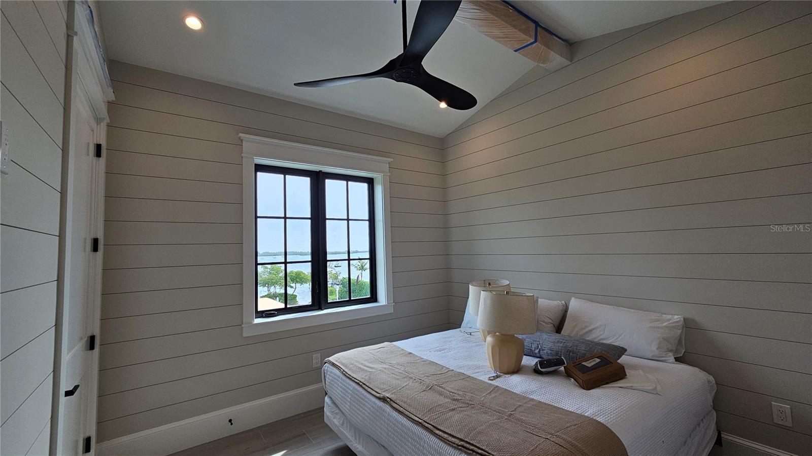 CORTEZ BEACH - Residential