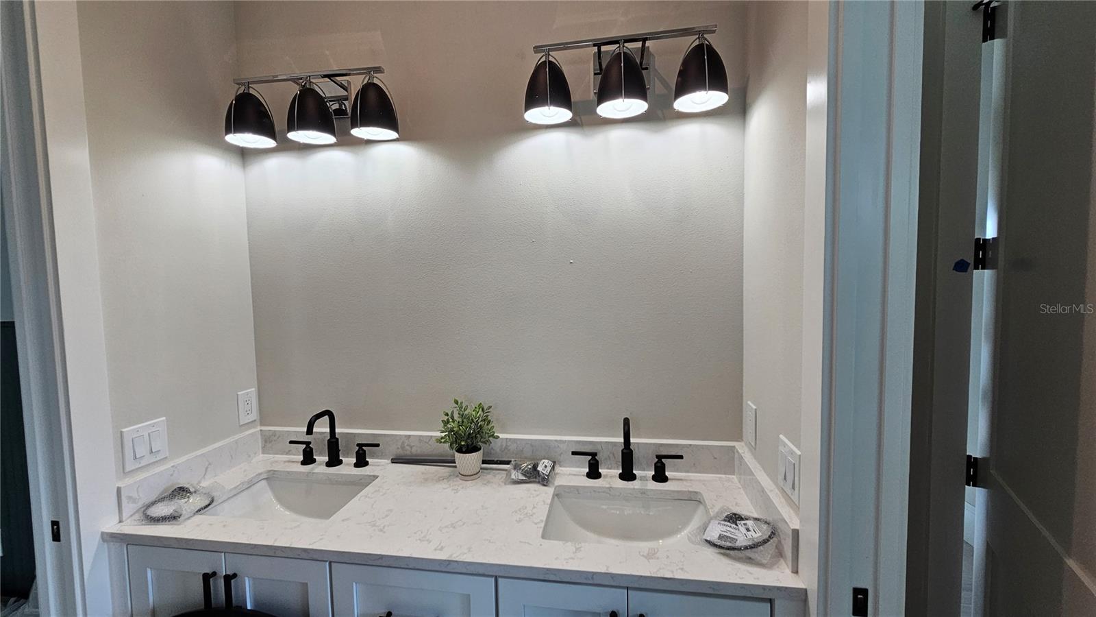 CORTEZ BEACH - Residential