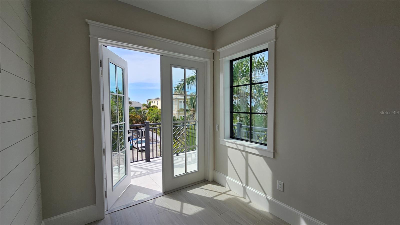 CORTEZ BEACH - Residential