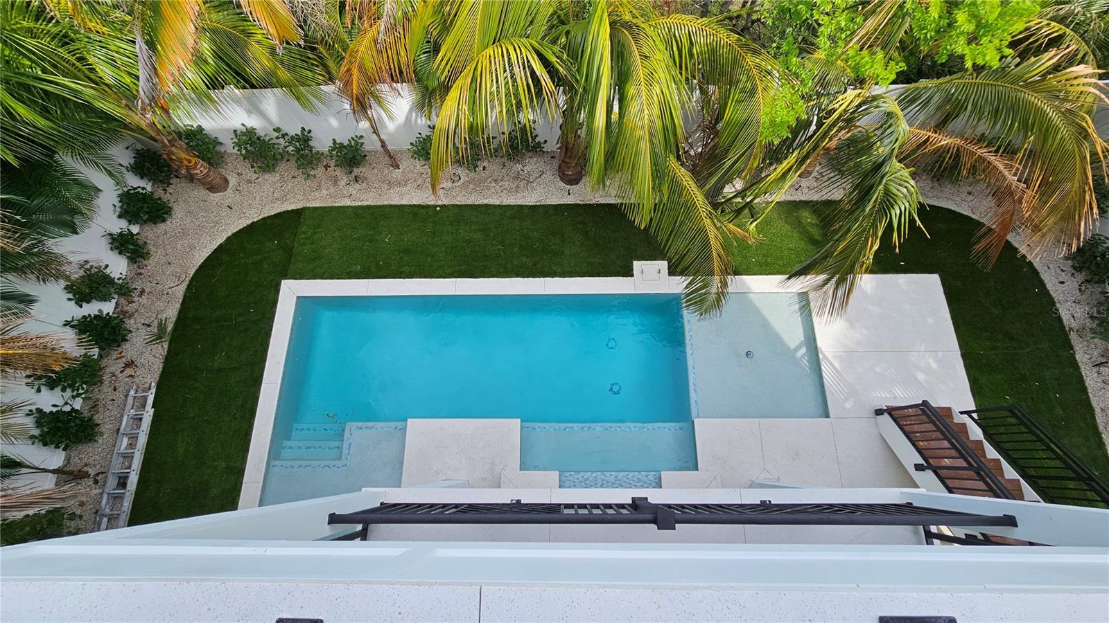 CORTEZ BEACH - Residential