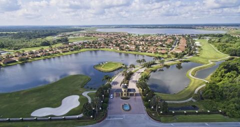 A home in WINTER HAVEN