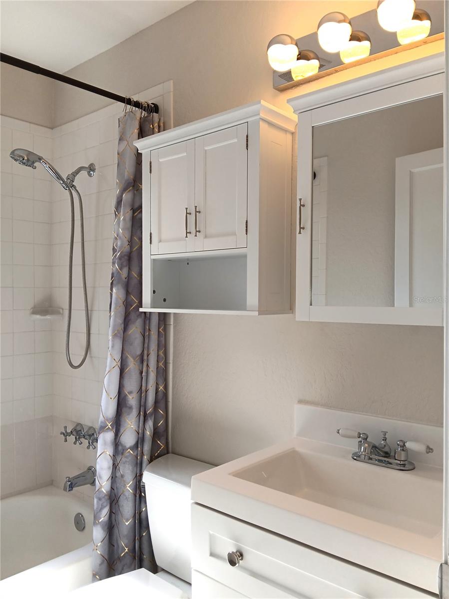 CRESTMONT - Residential Lease