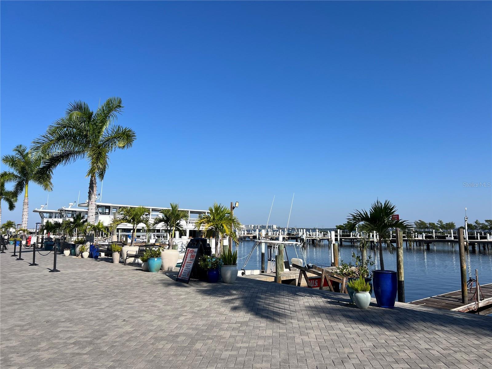 RIVER CLUB - Residential