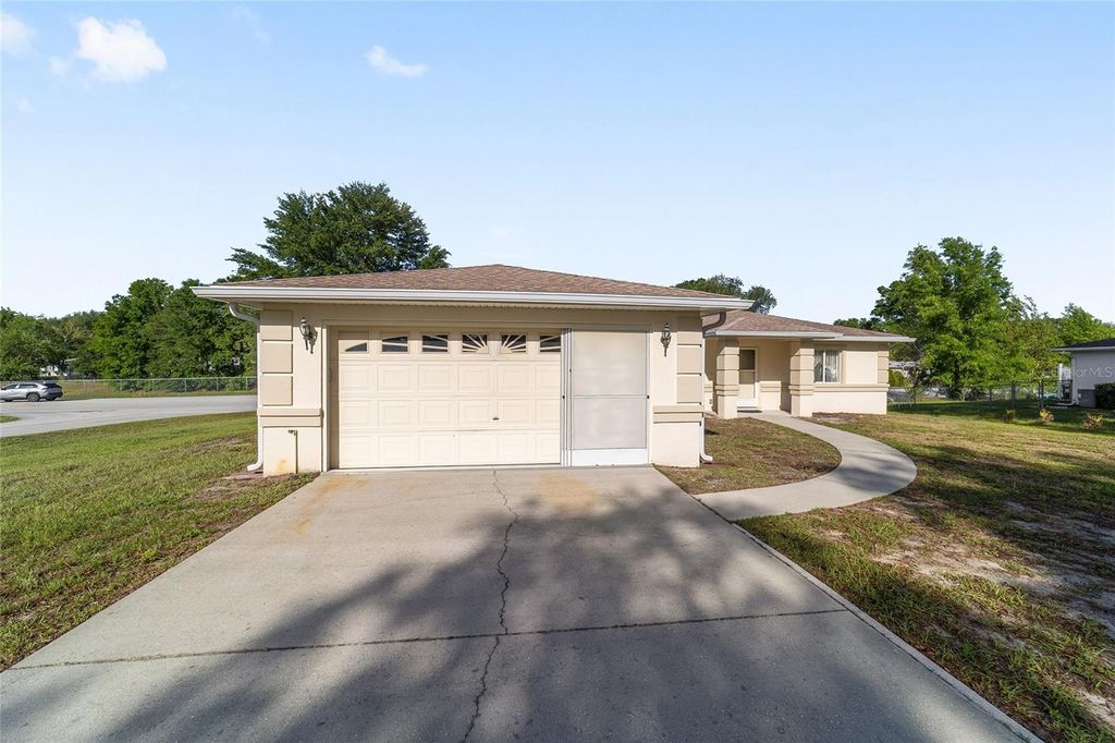 Photo of 10470 SW 61st Terrace Road, Ocala, FL 34476 (MLS # OM722370)