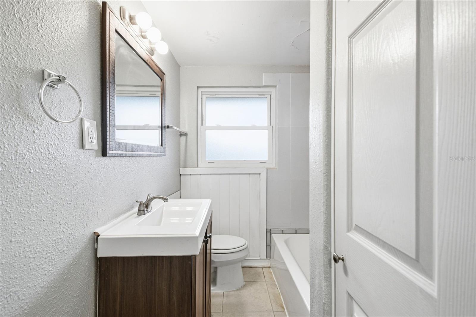 GOLDEN ACRES - Residential