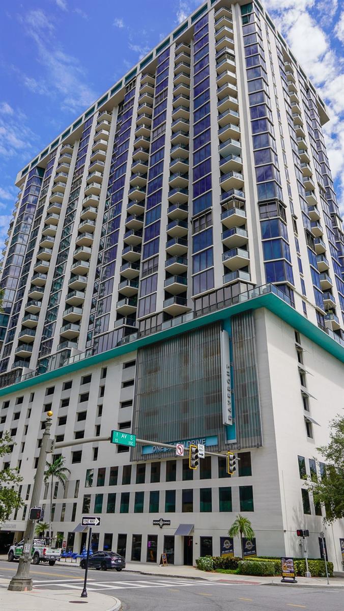 1 BEACH DRIVE SE 2405
