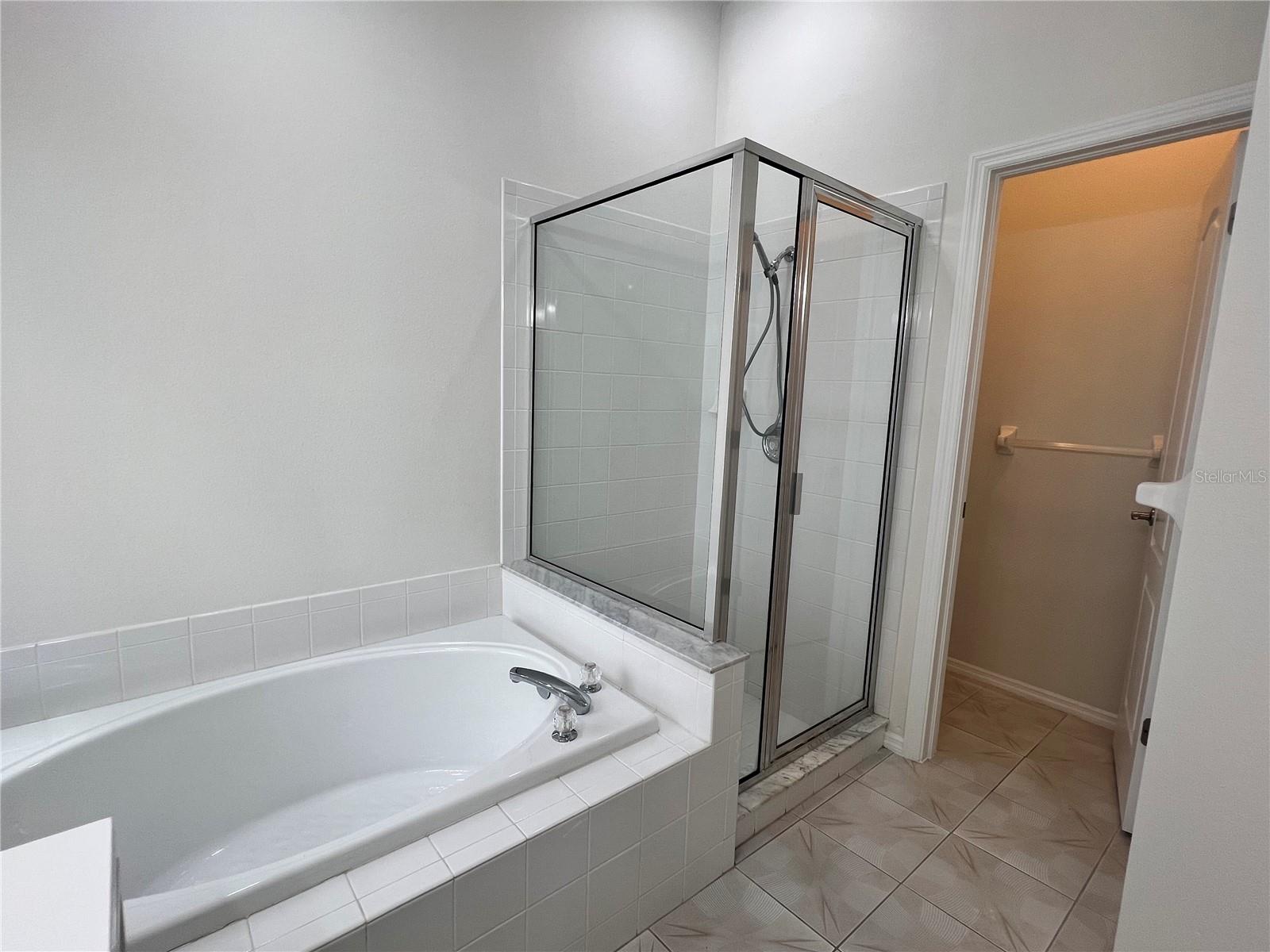 PRESERVE AT CYPRESS LAKES PH I THE - Residential Lease