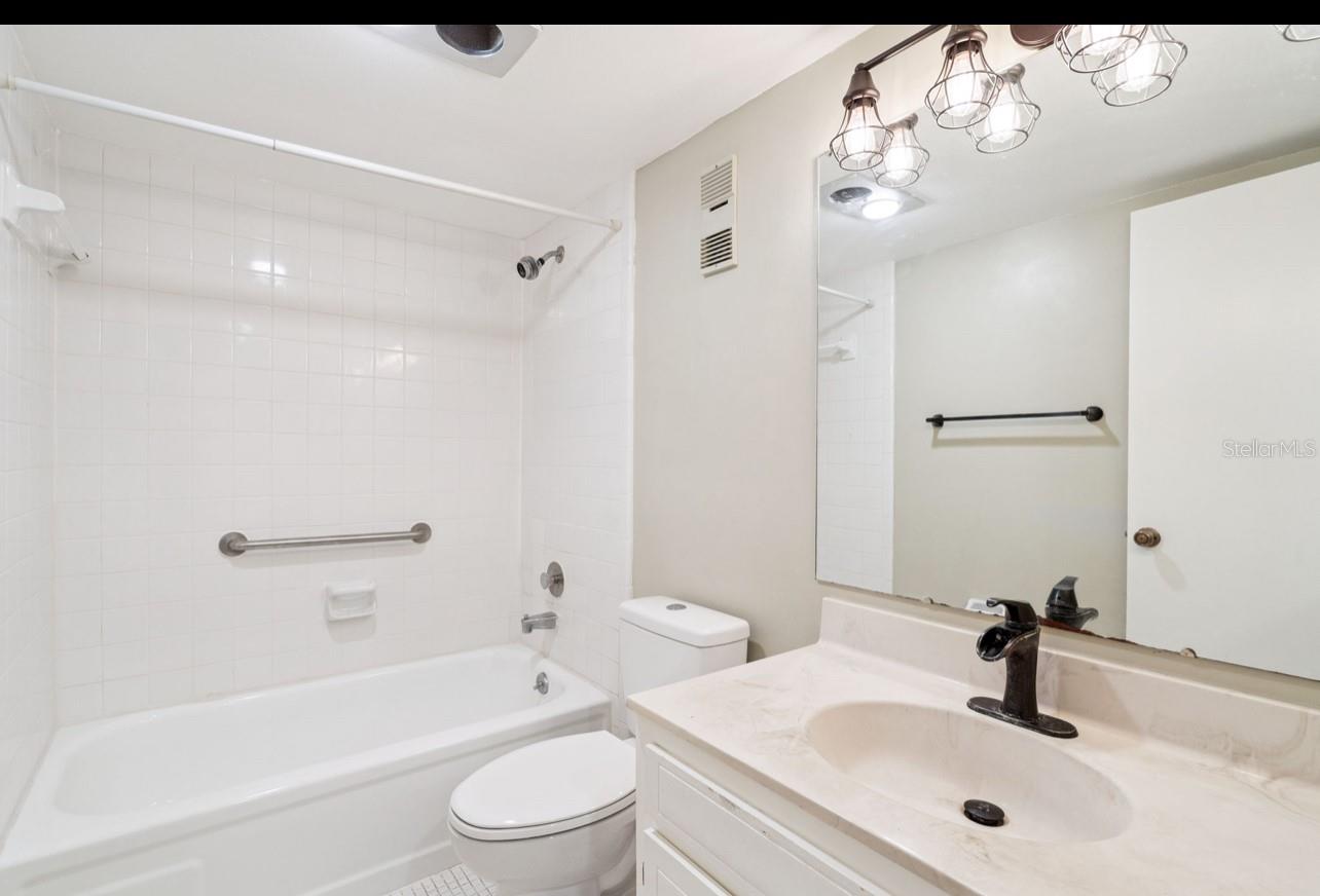 ONE THOUSAND OAKS - Residential