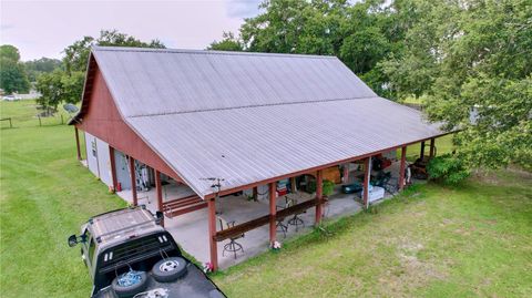 A home in PLANT CITY