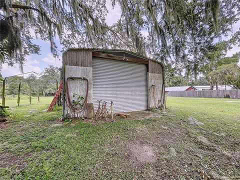 A home in PLANT CITY