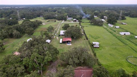 A home in PLANT CITY