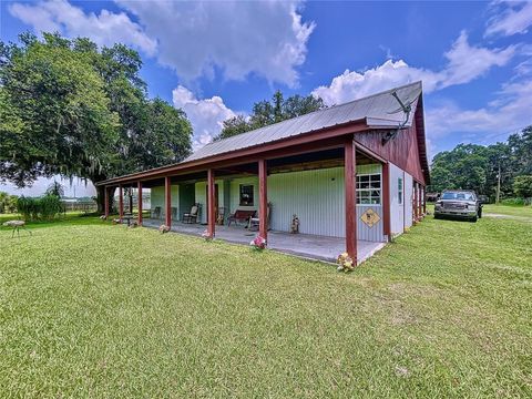 A home in PLANT CITY