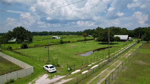 A home in PLANT CITY