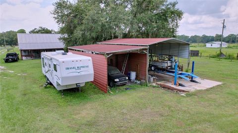 A home in PLANT CITY