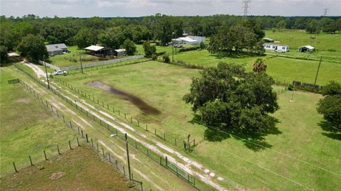 A home in PLANT CITY