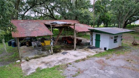 A home in PLANT CITY