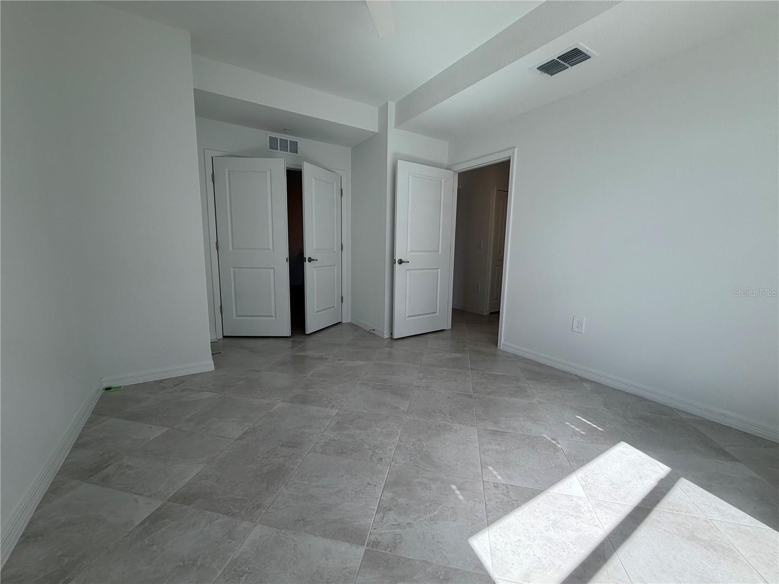 CALUSA COUNTRY CLUB - Residential Lease