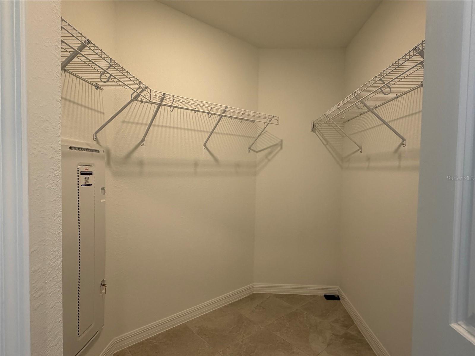 CALUSA COUNTRY CLUB - Residential Lease